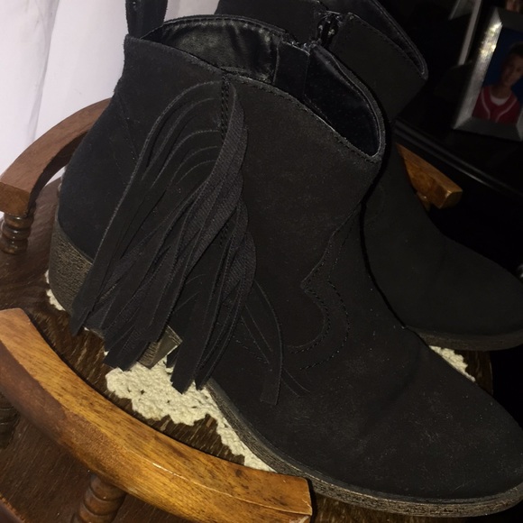 Boots - Picture 2 of 3